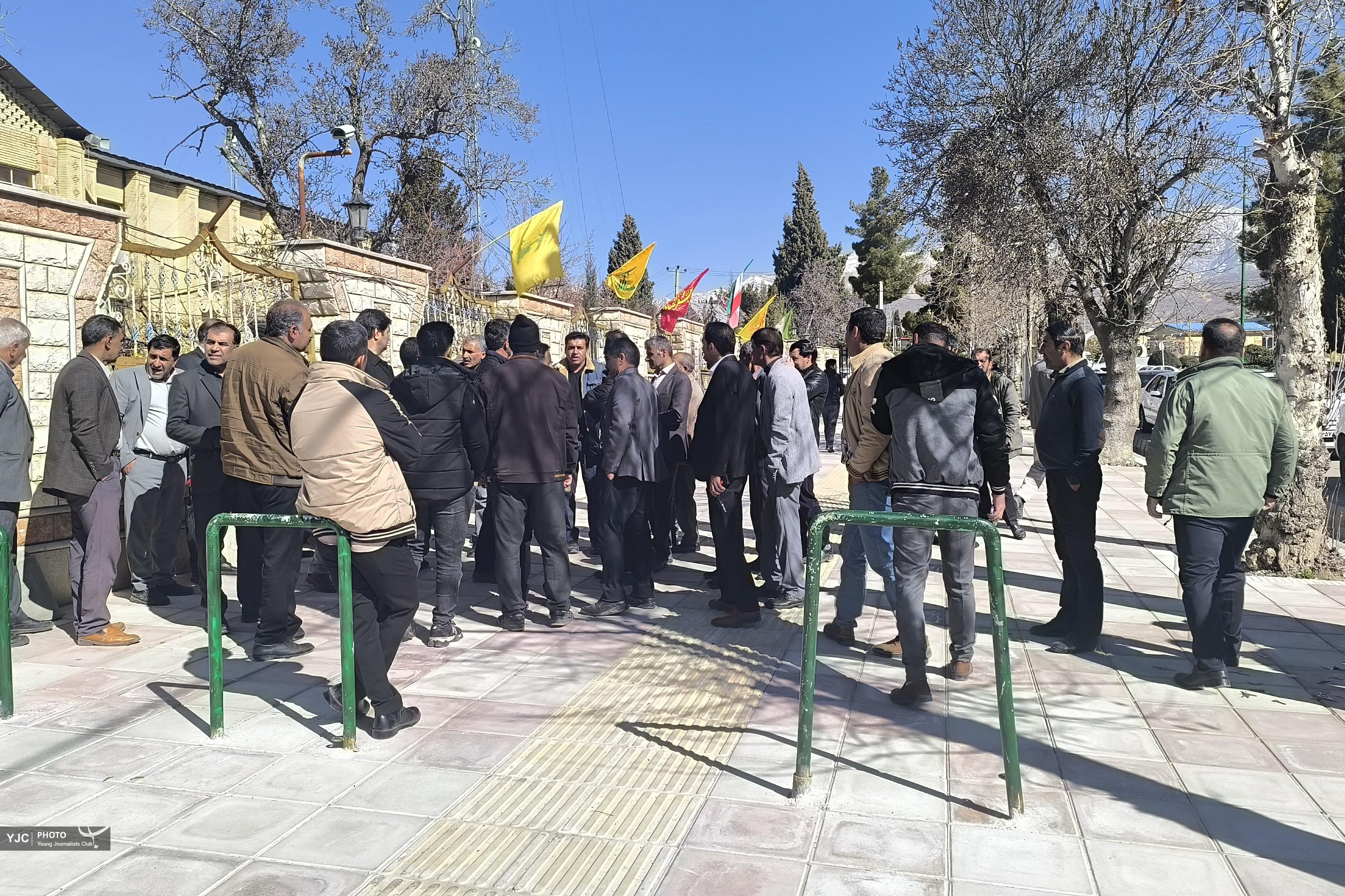 درخواست پرداخت معوقات تعدادی از کارکنان آب و فاضلاب کهگیلویه و بویر احمد