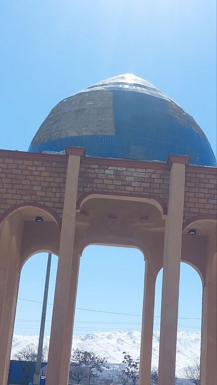 ریزش کاشی های یک سازه پس از ۱۸۰ روز در همدان