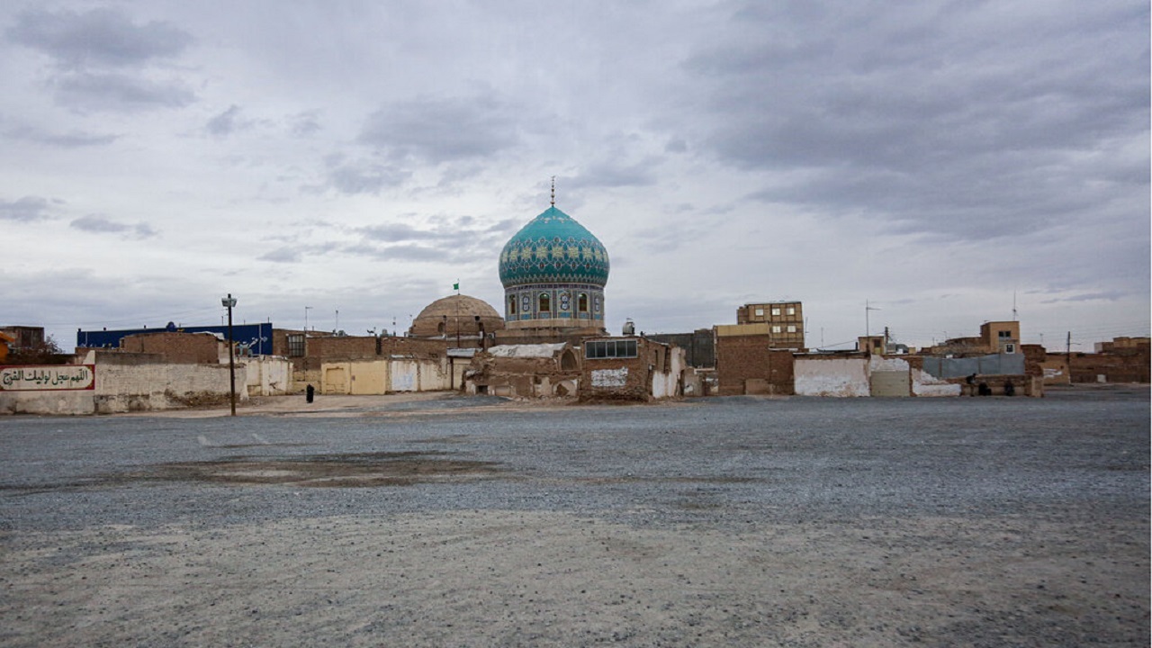 چهره نازیبای زمین‌های اطراف امامزاده موسی مبرقع(ع)قم