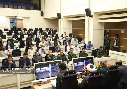 گزارش  تصویری از آئین تجلیل از خبرنگاران قرارگاه مدینه منوره نیروی زمینی سپاه در بندرعباس