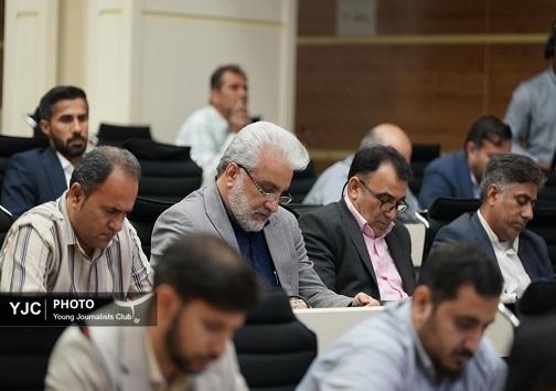 گزارش  تصویری از آئین تجلیل از خبرنگاران قرارگاه مدینه منوره نیروی زمینی سپاه در بندرعباس