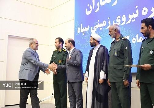 گزارش  تصویری از آئین تجلیل از خبرنگاران قرارگاه مدینه منوره نیروی زمینی سپاه در بندرعباس