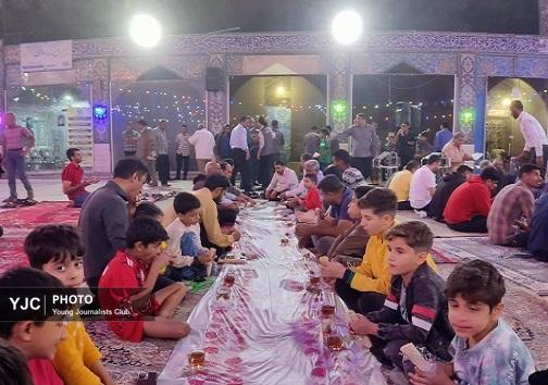 برپایی سفره افطاری در بقاع متبرکه هرمزگان