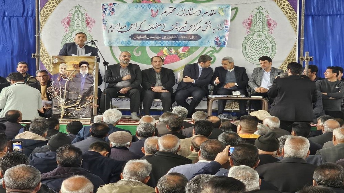 باشگاه خبرنگاران -دیدار استاندار اصفهان با هفت هزار کشاورز شرق درباره مسائل آبی استان