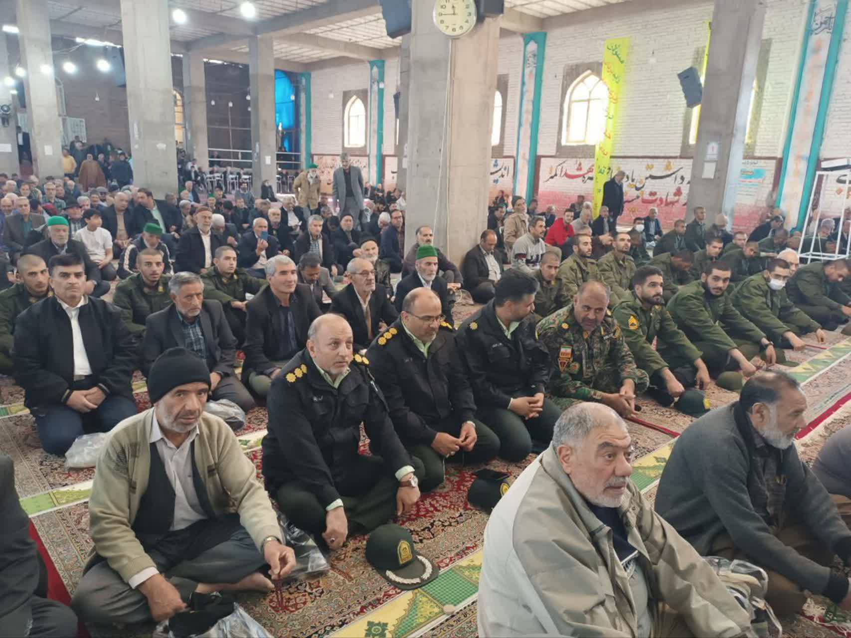 حضور سربازان فراجا در نماز جمعه