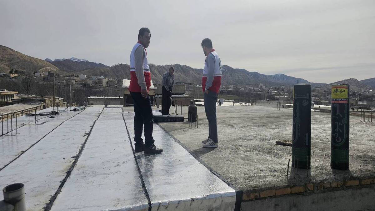 باشگاه خبرنگاران -اجرای ایزوگام منزل ٢۵ خانواده نیازمند در شهرستان‌های دهلران و ملکشاهی