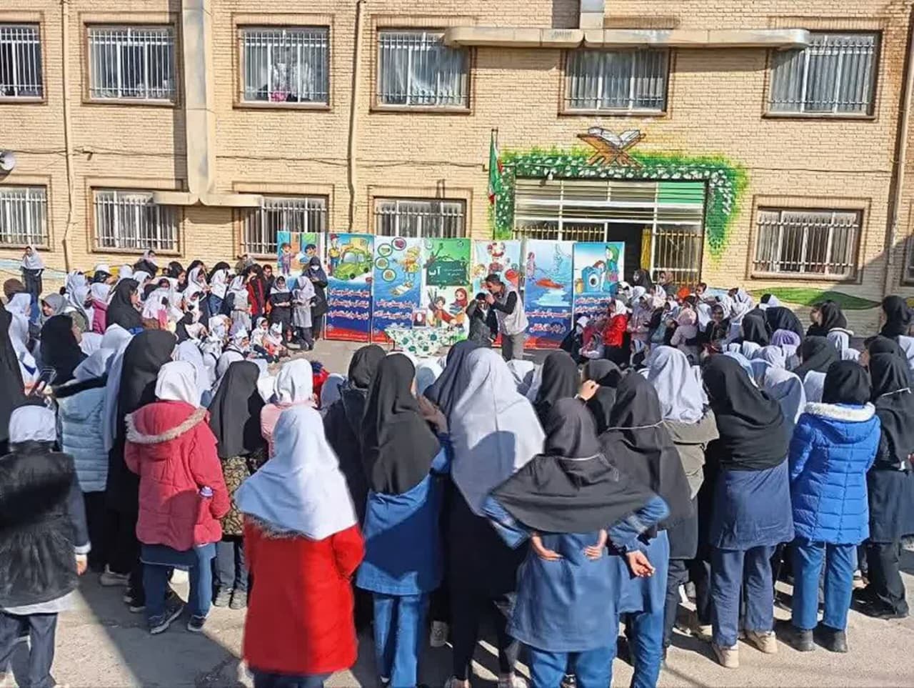 معلمان و دانشآموزان نیشابور حامیان آب شدند معلمان و دانشآموزان نیشابور حامیان آب شدند