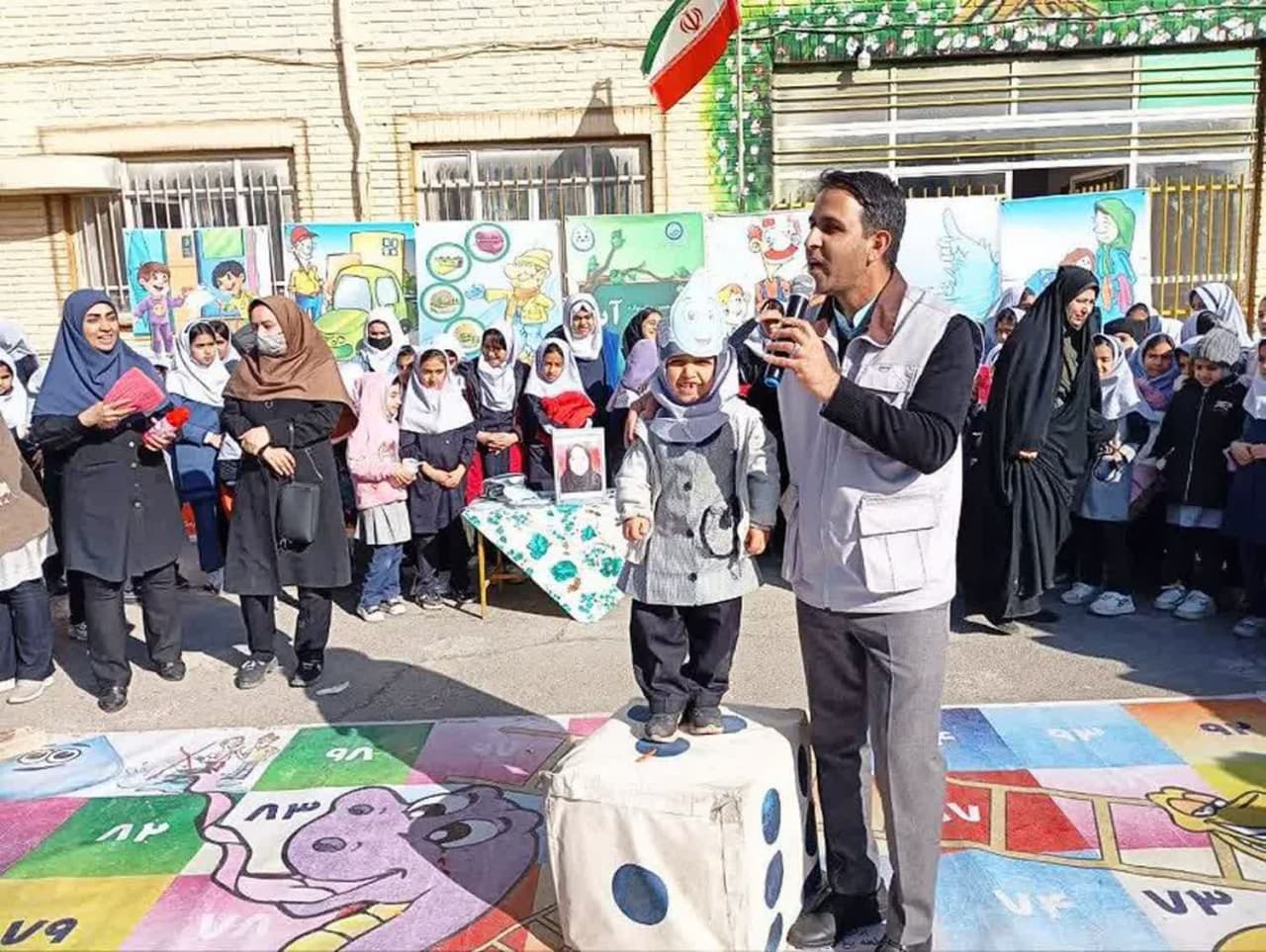 معلمان و دانشآموزان نیشابور حامیان آب شدند معلمان و دانشآموزان نیشابور حامیان آب شدند