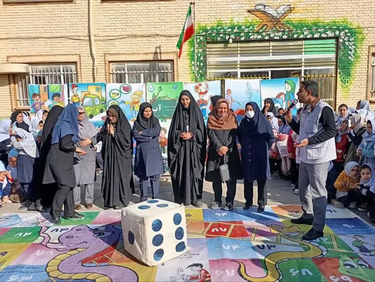معلمان و دانش آموزان حامی آب شدند معلمان و دانش آموزان حامی آب شدند