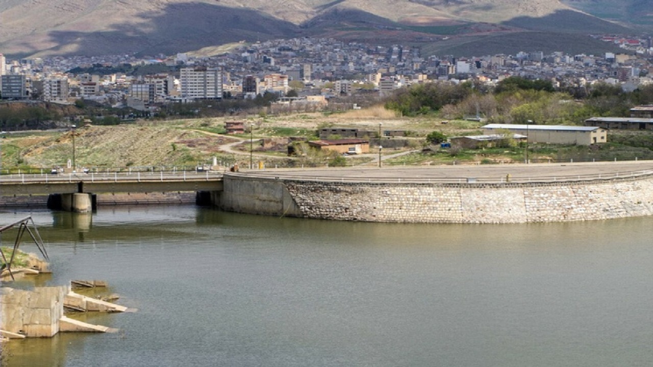 ارتفاع آب سد مهاباد بیش از ۱۰ متر کمتر از پارسال است