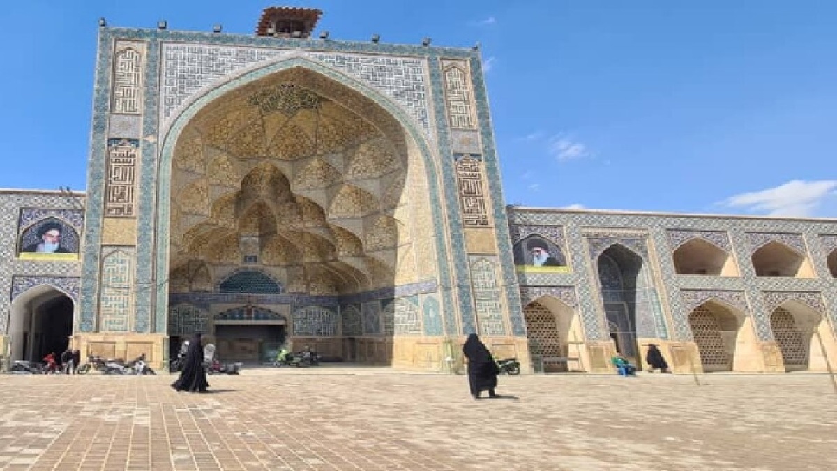 باشگاه خبرنگاران -کاشی‌های مسجد جامع اصفهان فروریخت