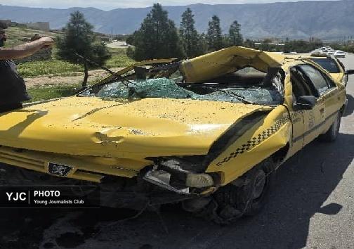 برخورد نیسان با خودرو حامل دانش آموزان در کازرون