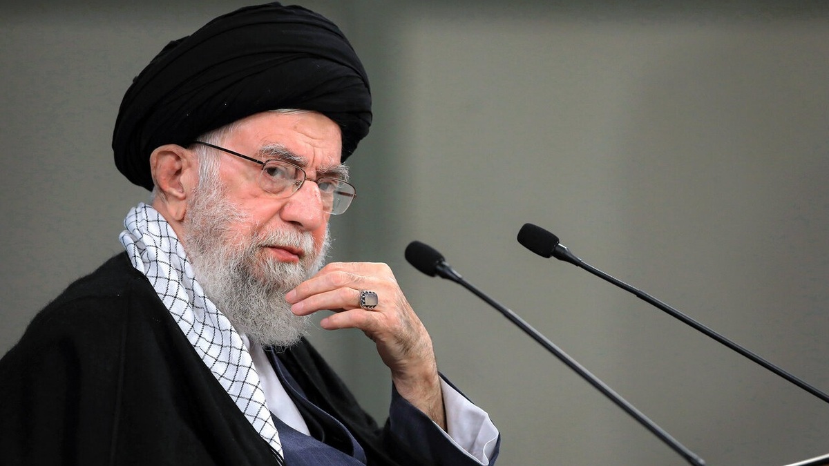جزءخوانی قرآن کریم در حرم شاهچراغ + فیلم