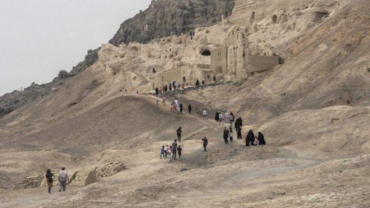 کوه خواجه گنجینه‌ای از زیبایی‌های طبیعی و تاریخی