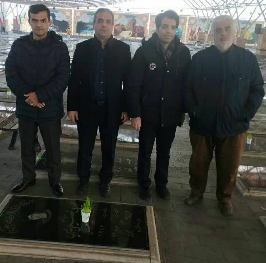 ادای احترام به شهدا