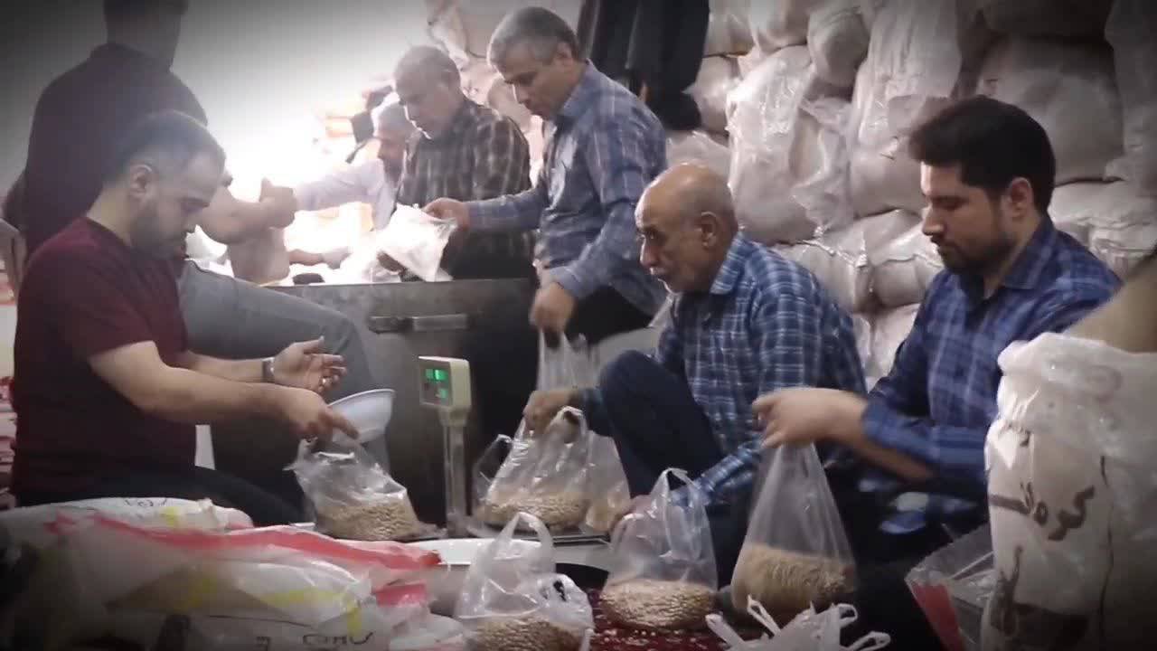 آماده کردن بسته های معیشتی بین نیازمندان در ماه مبارک رمضان