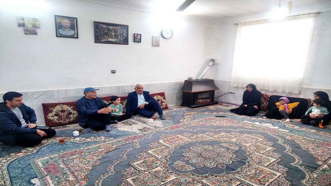 بازدید مدیر عامل معدنجوی طبس از خانواده جانباختگان حادثه معدن