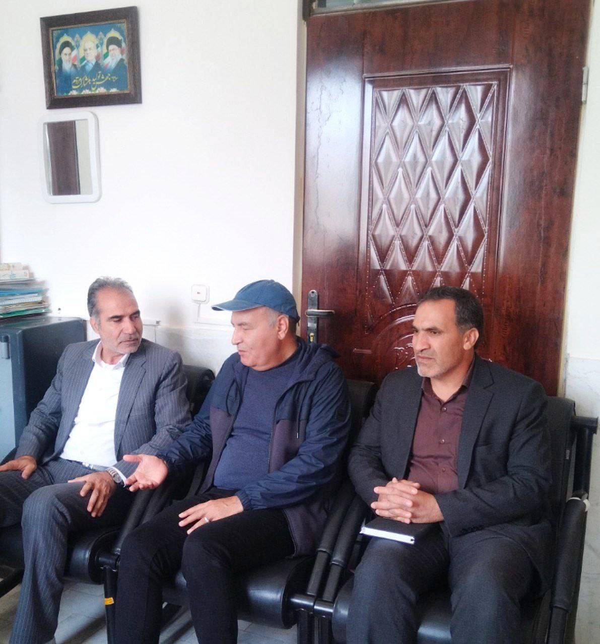 بازدید مدیر عامل معدنجوی طبس از خانواده جانباختگان حادثه معدن