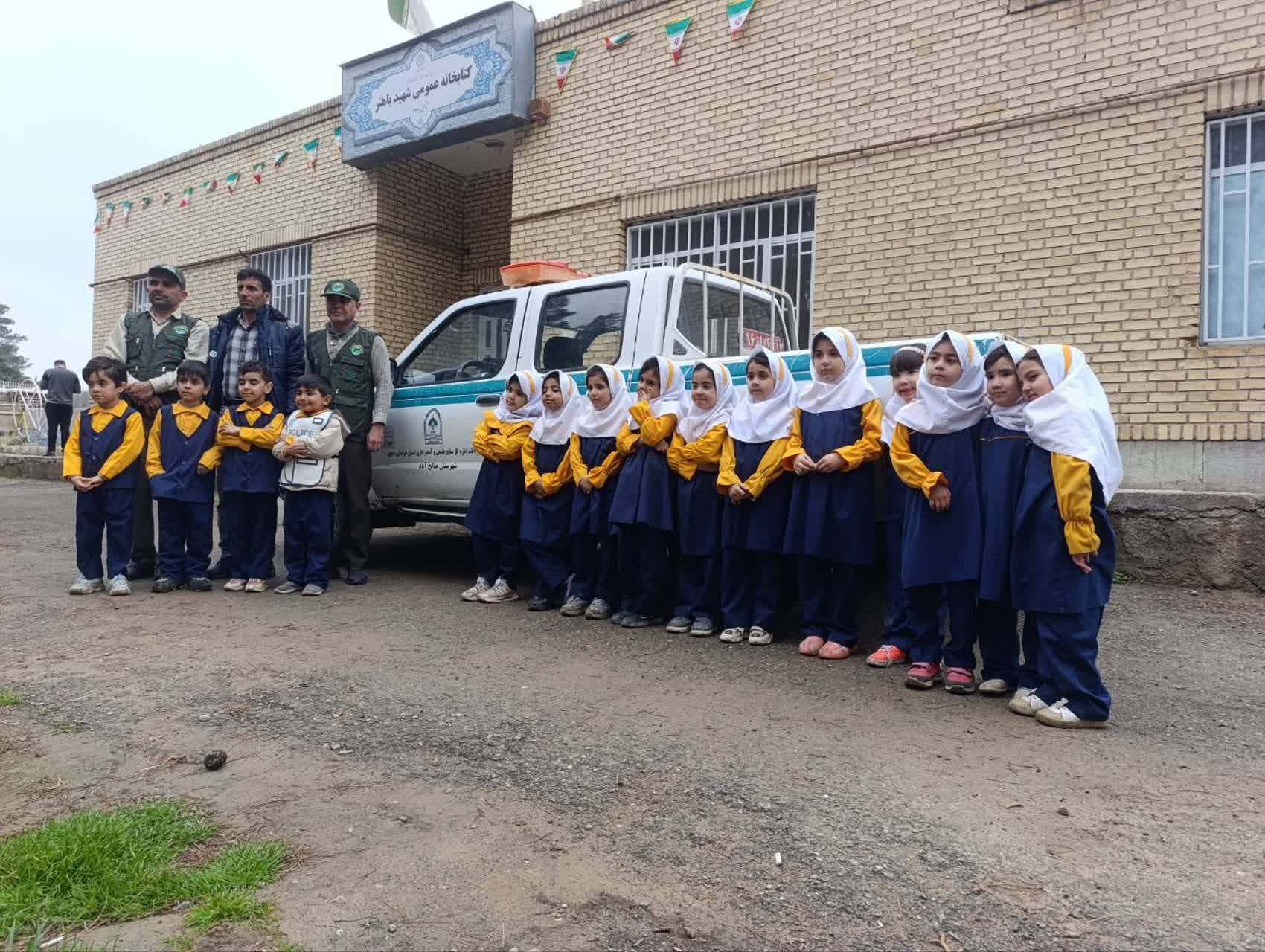 کاشت نهال توسط کودکان و نو نهالان صالح آبادی در هفته درختکاری