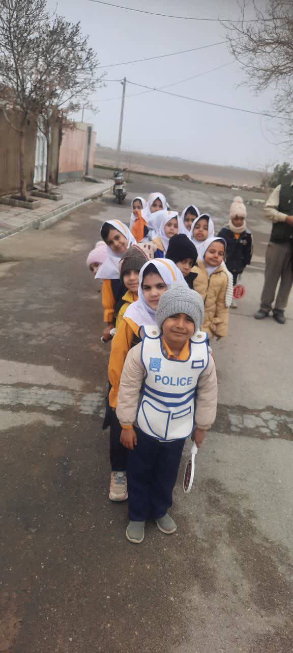 کاشت نهال توسط کودکان و نو نهالان صالح آبادی در هفته درختکاری