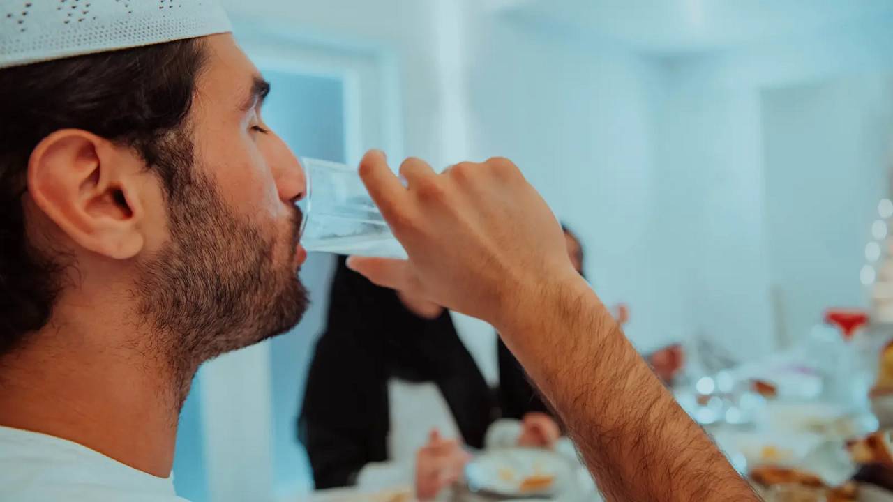 چگونه بدن خود را در ساعات روزه‌داری هیدراته نگه داریم؟
