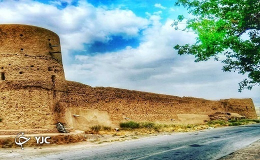 زندگی در قلب یک قلعه تاریخی؛ تجربه&zwnj;ای فراموش&zwnj; نشدنی در دولت&zwnj; آباد+فیلم
