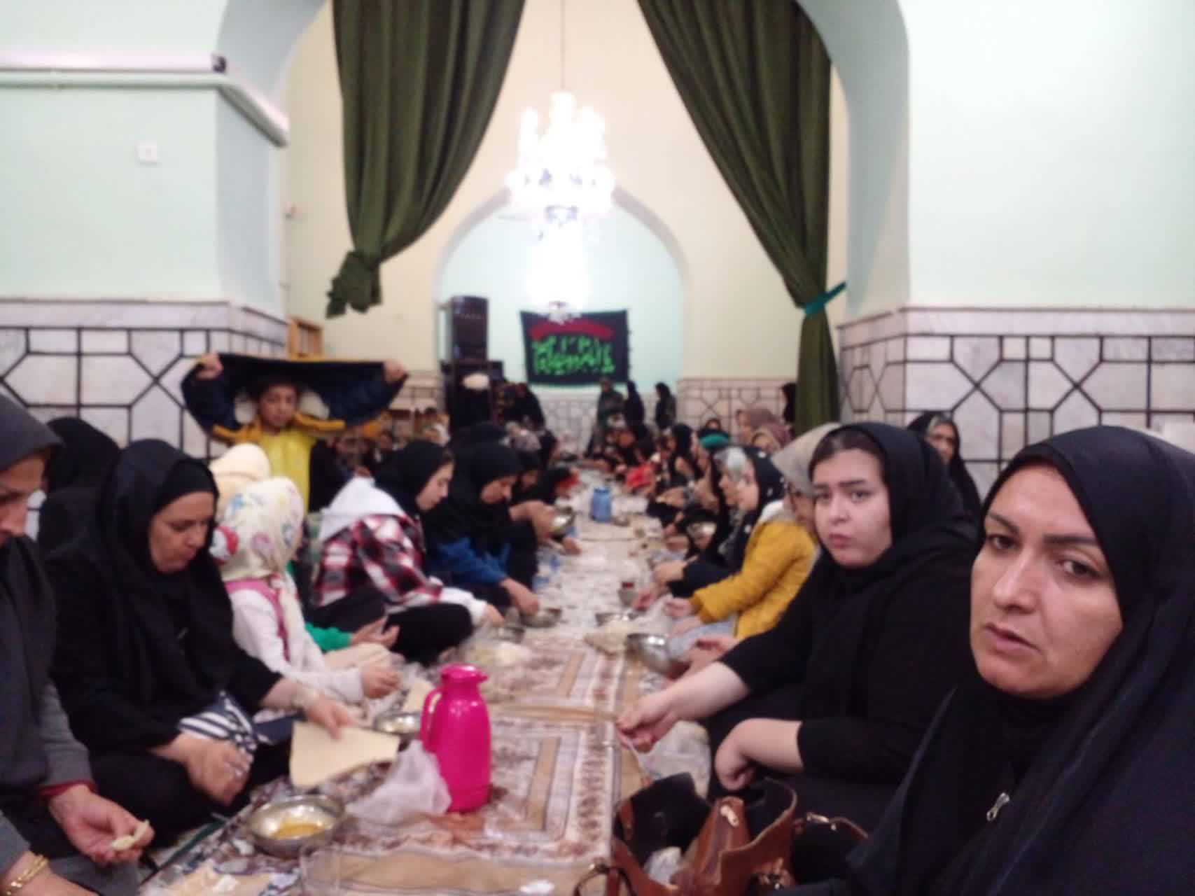 پهن شدن سفره افطاری