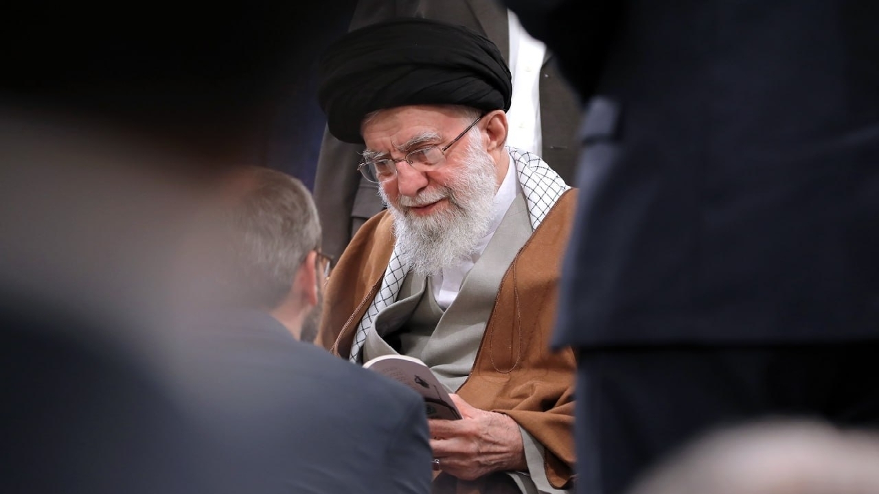 دیدار شاعران و اهالی فرهنگ و ادب فارسی با رهبر معظم انقلاب