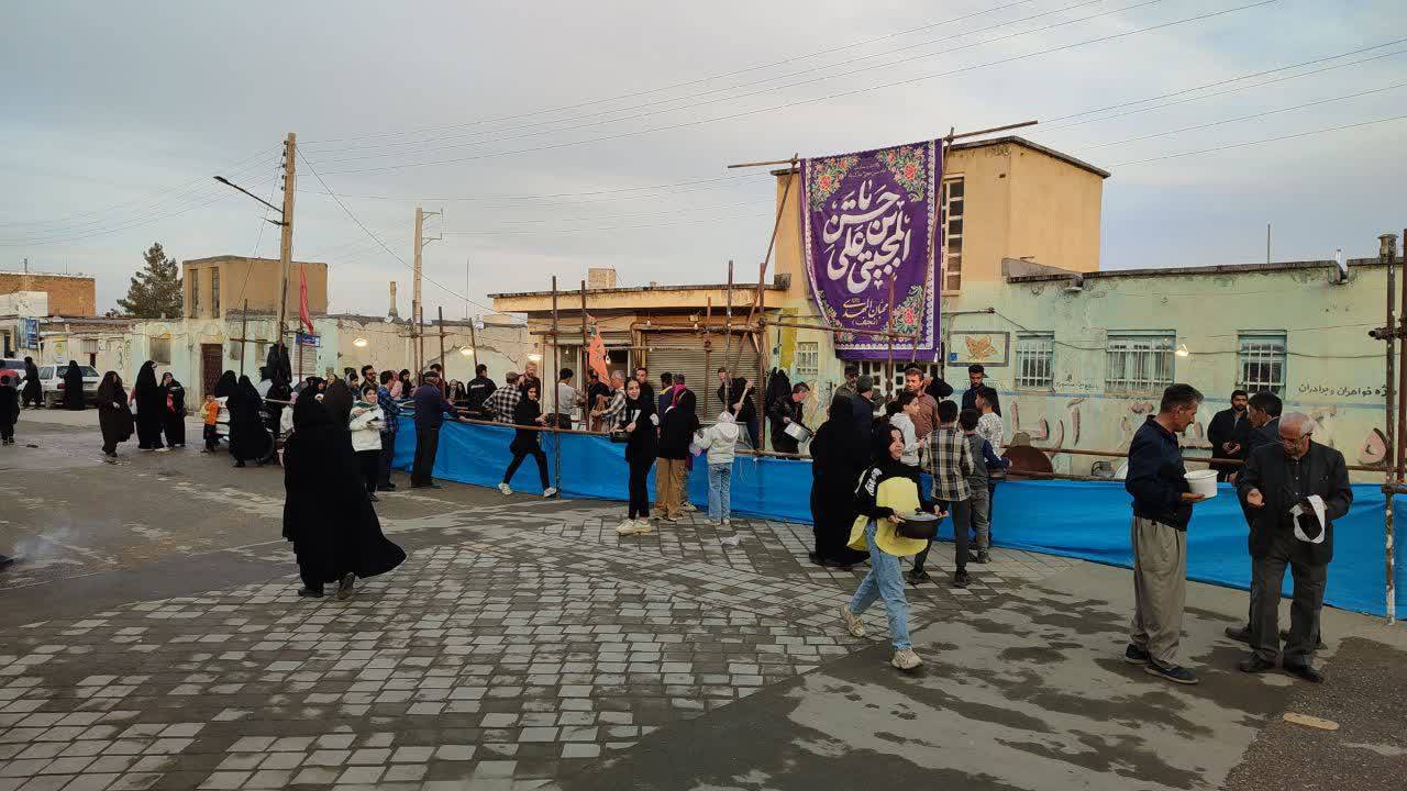 تصاویری از مراسم اطعام حسنی در صالح آباد ع)