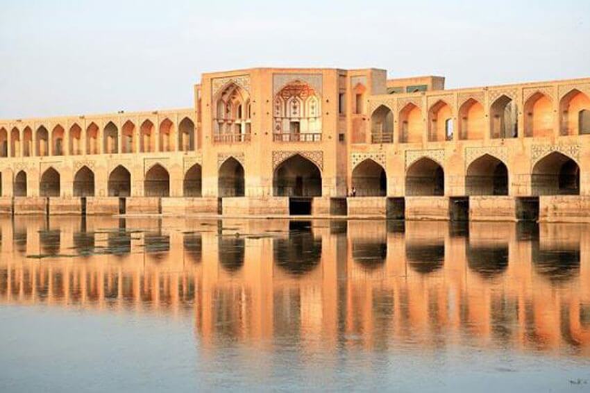 گشت و گذار در شهر شاهكار معماری ایران/ سفری از زاینده رود تا چهارباغ