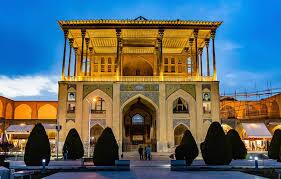 گشت و گذار در شهر شاهكار معماری ایران/ سفری از زاینده رود تا چهارباغ