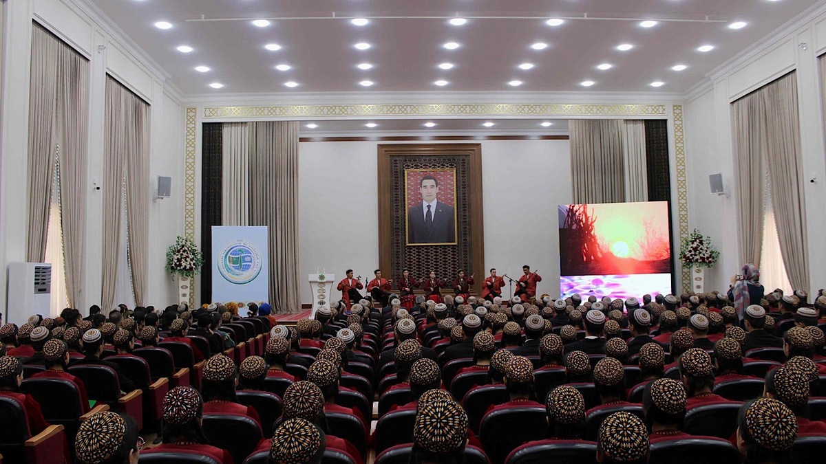 نگاهی به زندگی ادبی پروین اعتصامی شاعر نامدار ایران + فیلم
