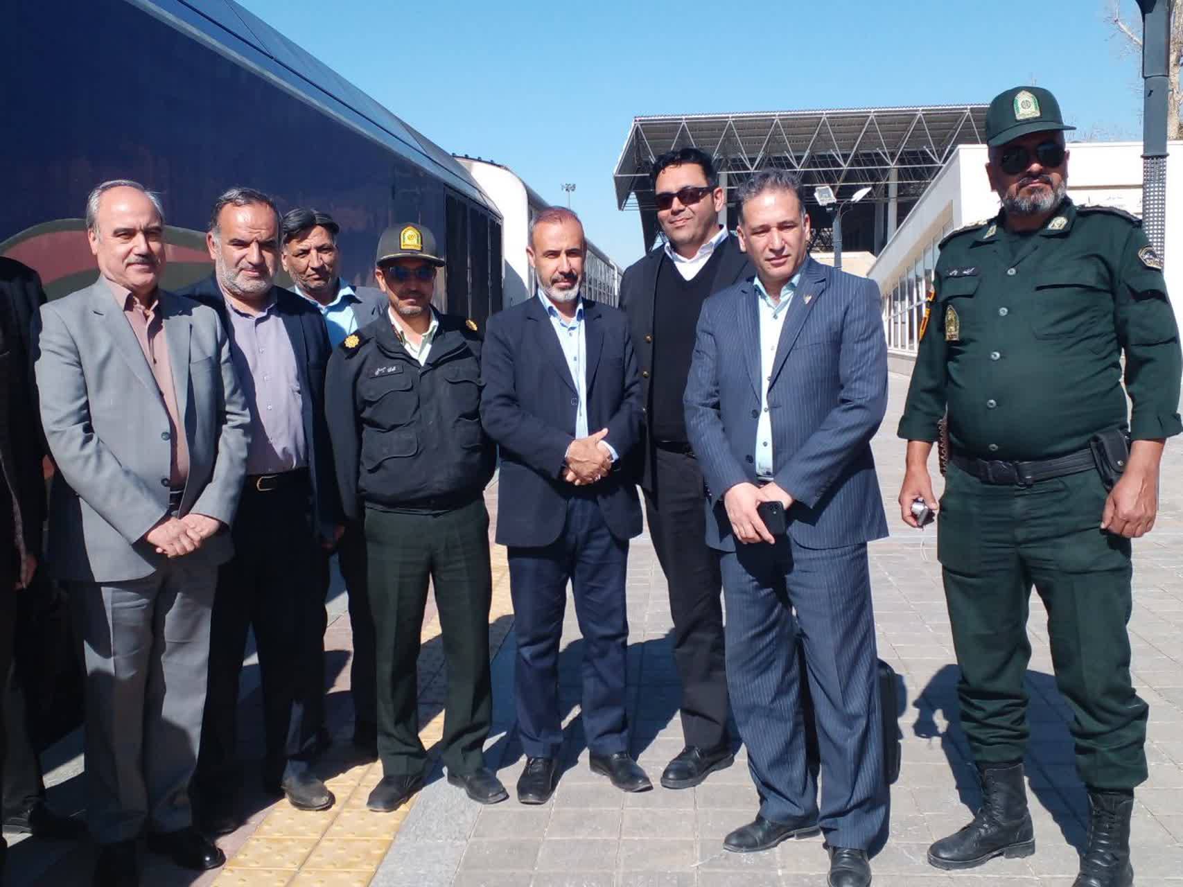 آئین استقبال از قطارهای نوروزی و مسافران