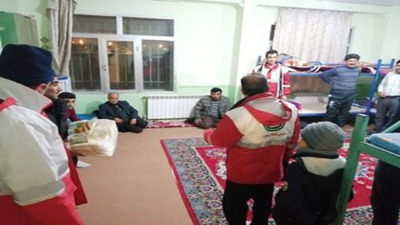 اسکان اضطراری ۲۶ مسافر توسط هلال احمر همدان