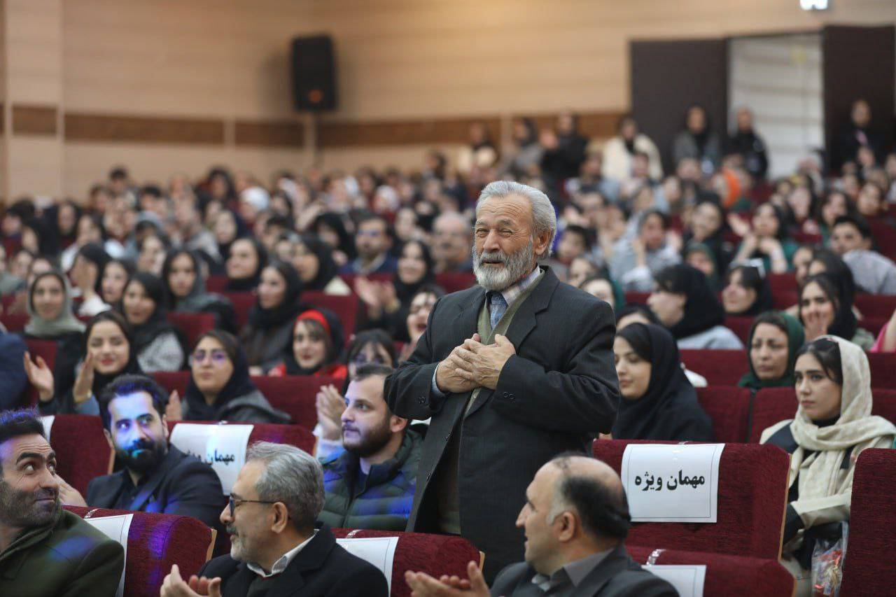 تجلیل از جوانان