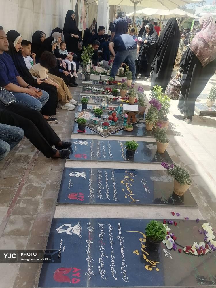 تحویل سال در گلزار شهدای کرمان