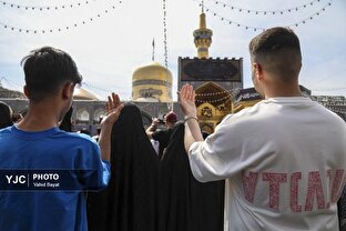 مراسم تحویل سال ۱۴۰۴ در حرم شمس الشموس حضرت امام رضا (ع)