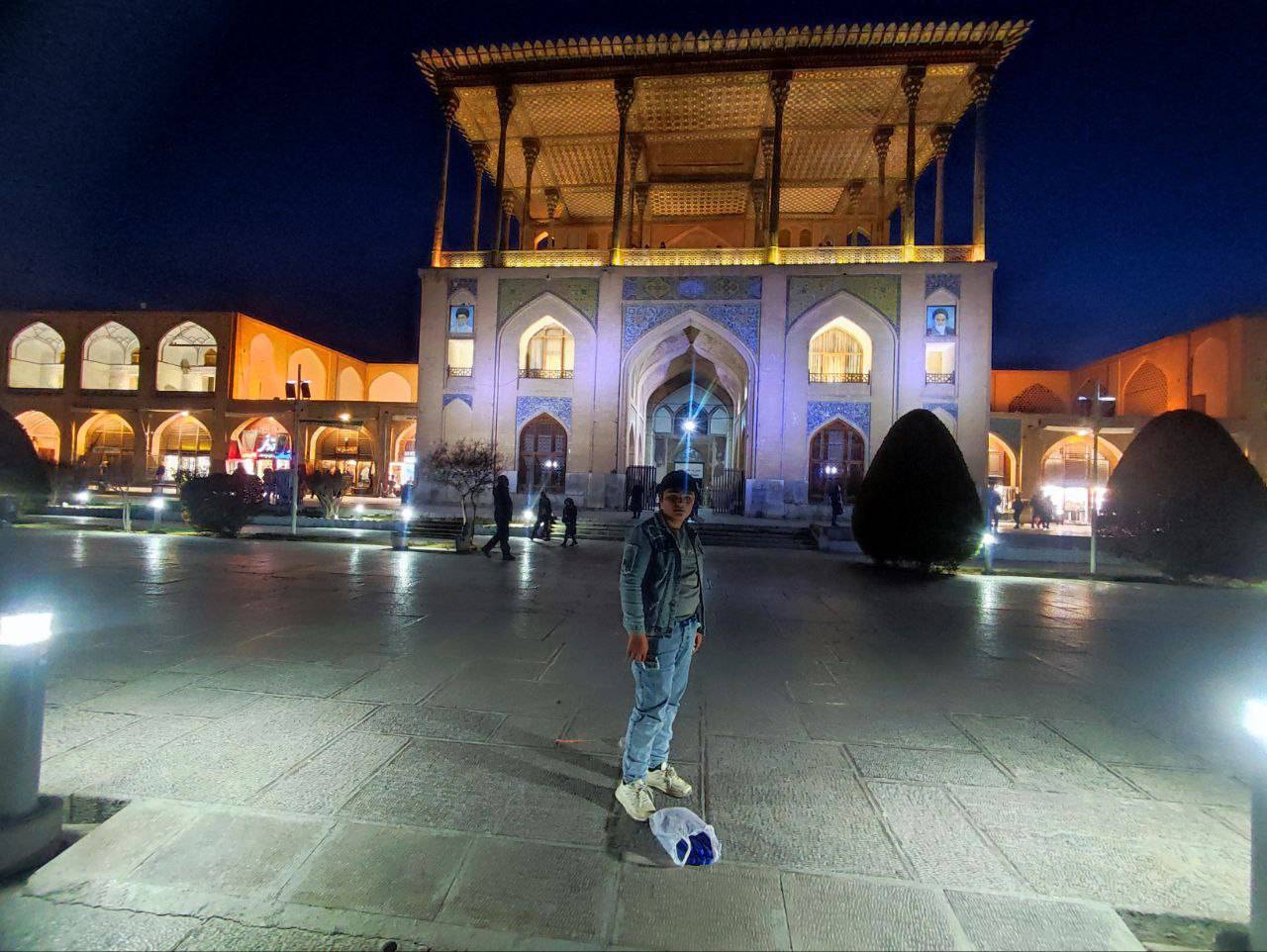 حضور گردشگران در عالی قاپو حضور گردشگران در عالی قاپو