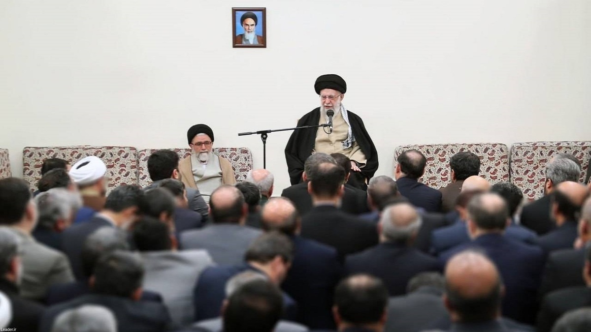 باشگاه خبرنگاران -رهبر معظم انقلاب: وظیفه وزارت اطلاعات، همکاری با دولت‌ها است