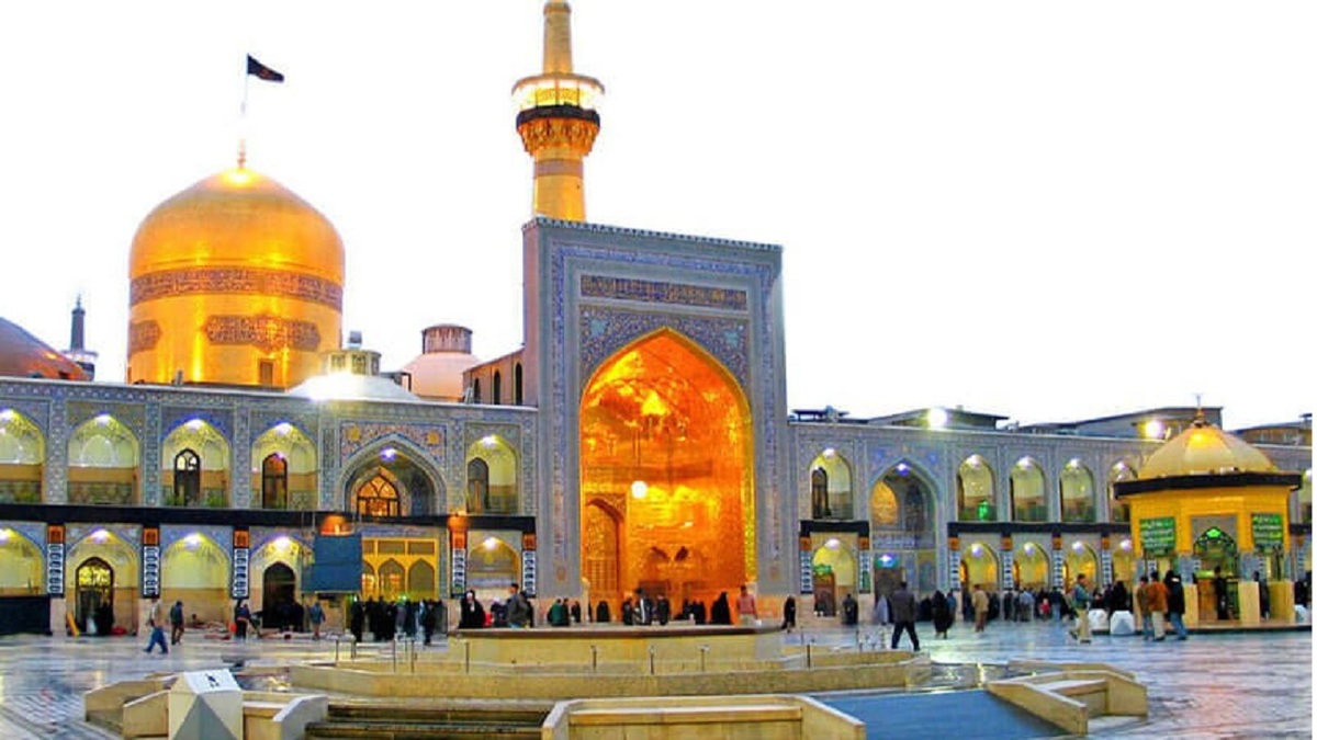باشگاه خبرنگاران -اهتزاز پرچم «نَصرُ مِنَ الله و فَتح قَریب» در حرم رضوی + عکس