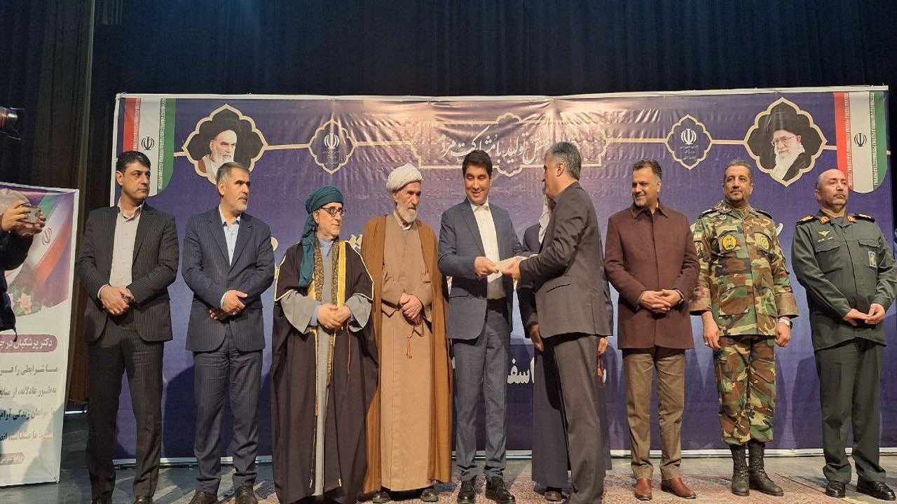 فرماندار سنندج معرفی شد/ استاندار: زیرساختهای شهری سنندج ارتقا می‌یابد
