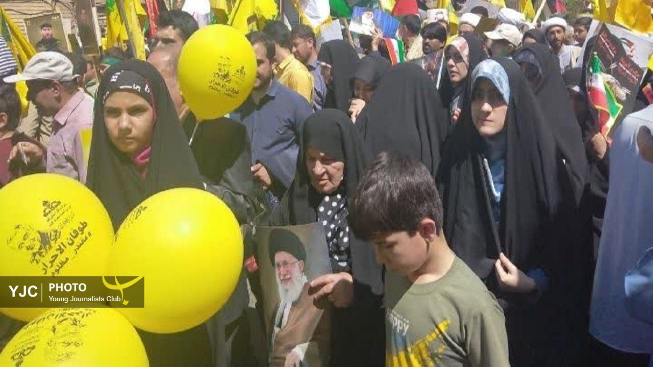 اجتماع مردمی &laquo;لبیک یا نصرالله&raquo; در قم با حضور پرشور مردم آغاز شد