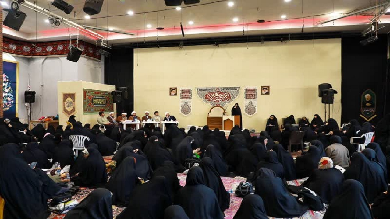۶۰۰ بانوی قمی خادم القرآن طرح زندگی با آیه‌ها شدند