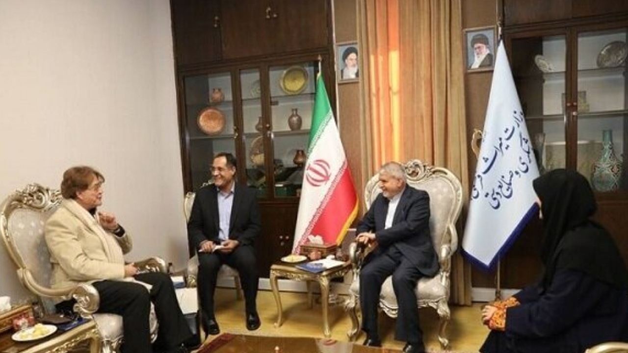 وزیر میراث فرهنگی: صنایع‌دستی از حاشیه به متن زندگی مردم آمده است