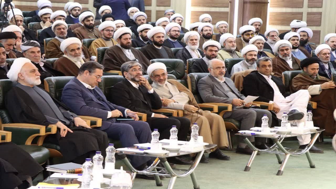دیدار رئيس قوه قضائیه با طلاب و روحانیون آذربایجان غربی