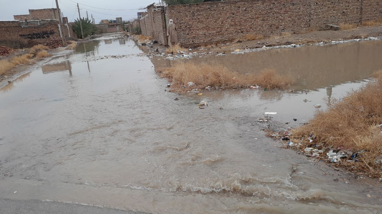 گزارش تصویری از روز بارانی خاش/برخی نقاط شهری خاش زیر آب رفت