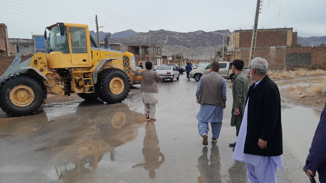 گزارش تصویری از روز بارانی خاش/ برخی نقاط شهری  زیر آب رفت