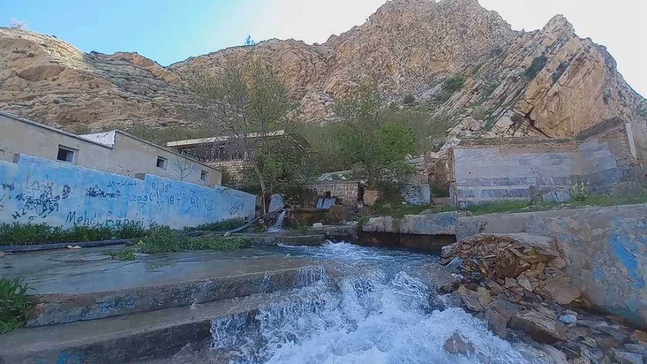 جلوه گری طبیعت بهاری روستای ملاوی با خروش رودخانه + فیلم