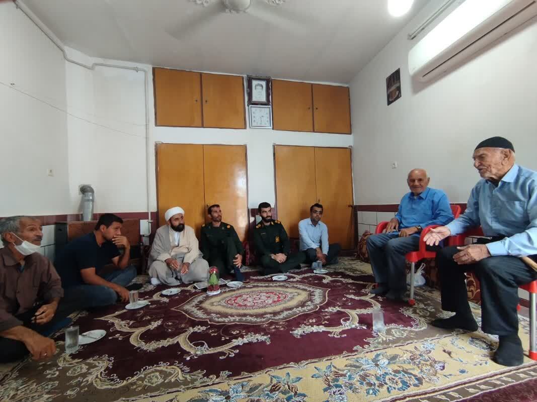 بازدید مسئولان از خانواده شهید هدایت زارعی