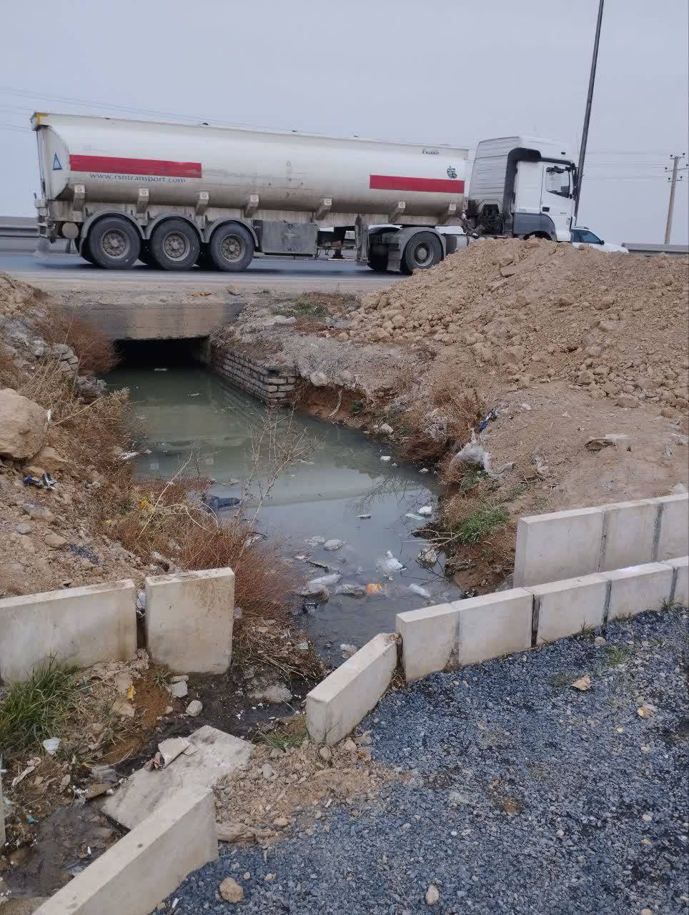 کانال آب بدون حفاظ